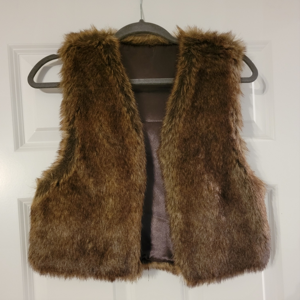 Faux Fur Cropped Vest - Picture 2 of 8